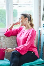 Round neck blouse with bubble cuffs 