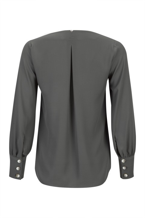 Blusa de mangas compridas e decote em v