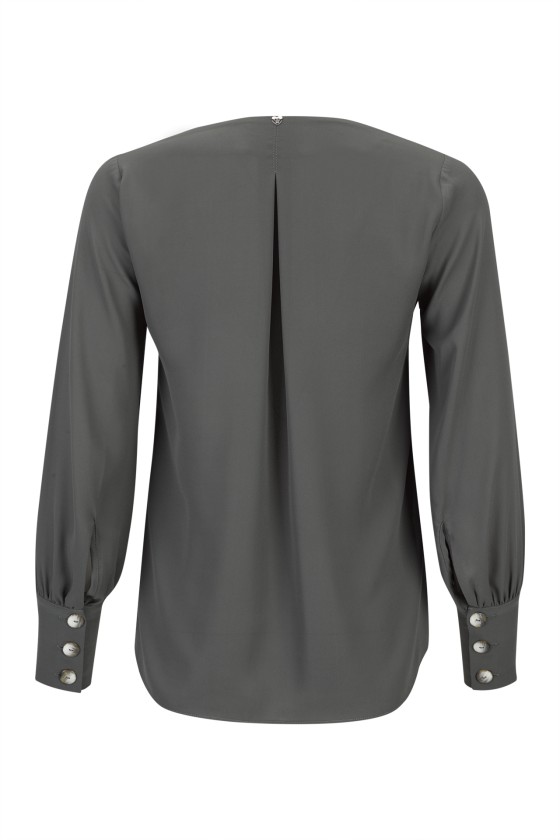 Blusa de manga larga y escote en pico 