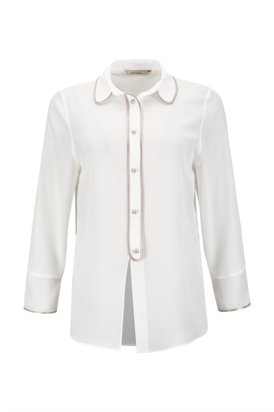 Blusa con botones forrados