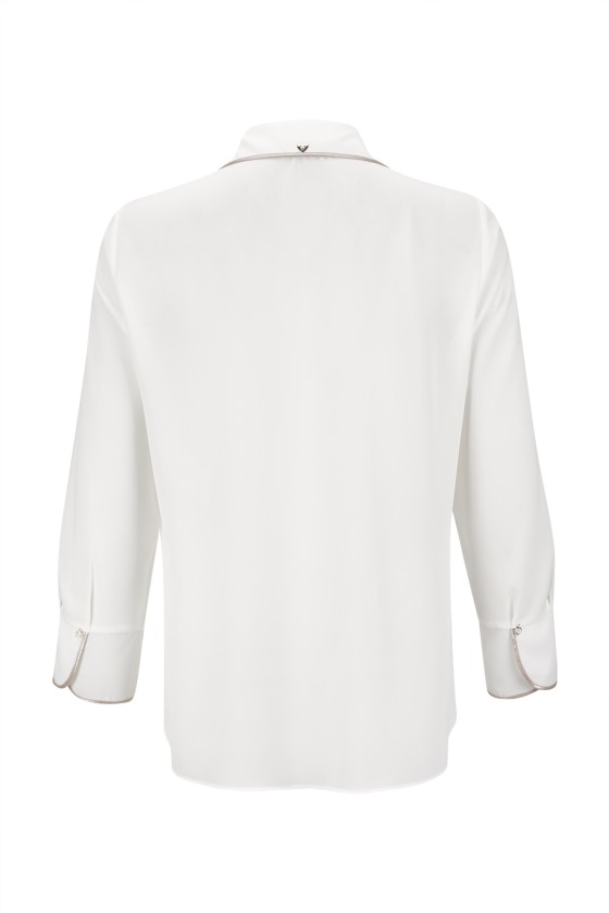 Blusa con botones forrados