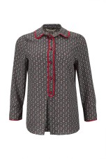 Blusa com padro e botes forrados