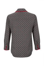 Blusa com padro e botes forrados