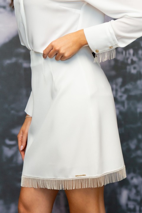 Saia curta com franjas