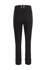 Pantalones con cadena dorada