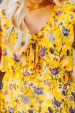 Blouse with laced sleeves