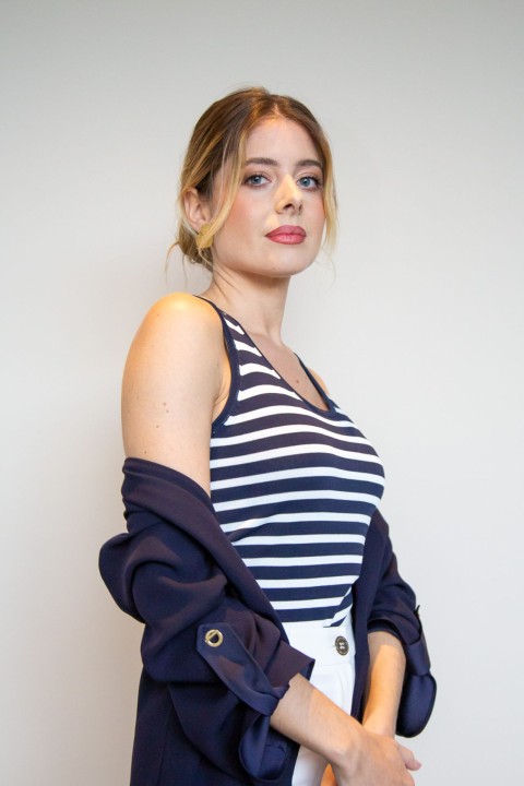 Top de riscas sem mangas