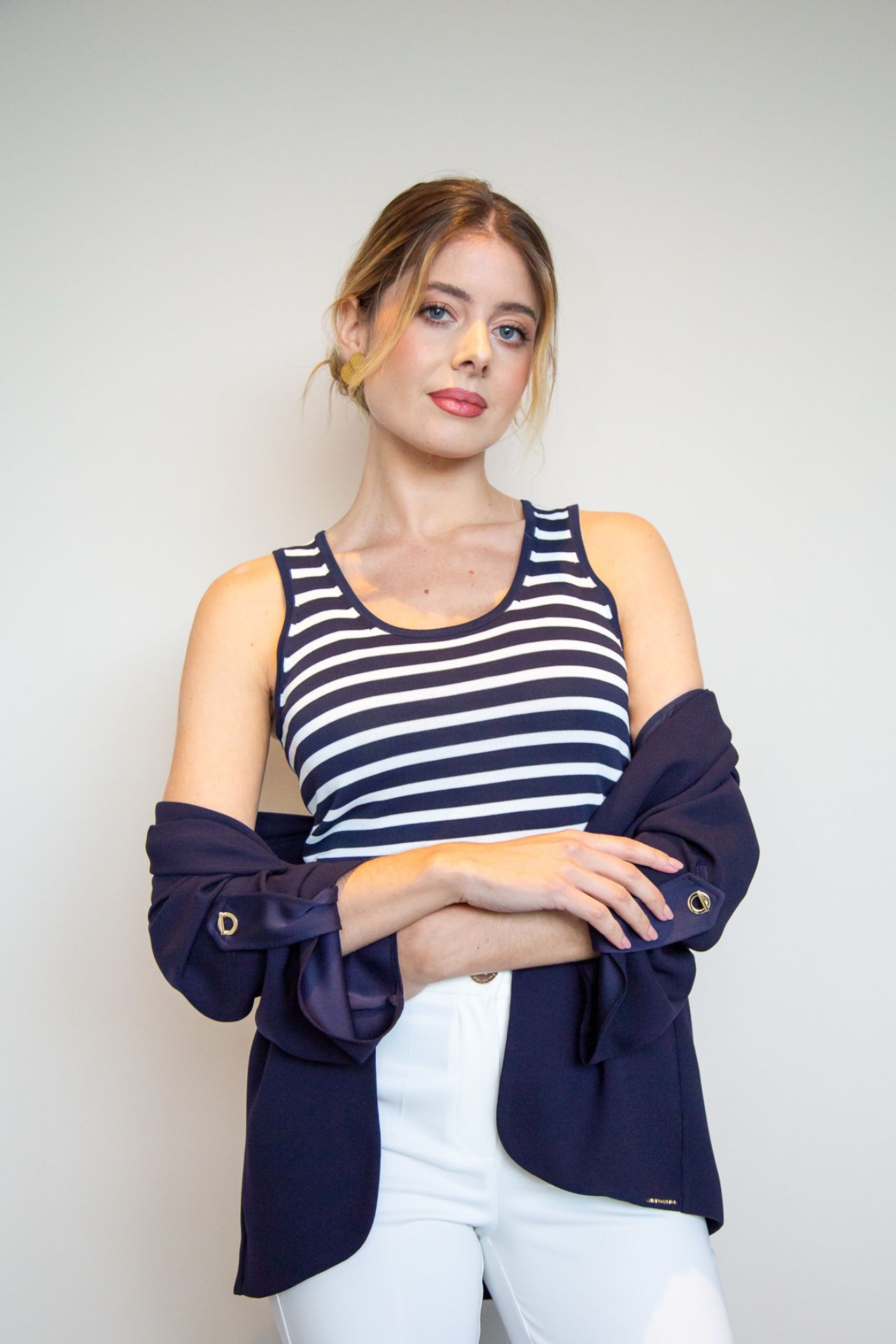 Top de riscas sem mangas