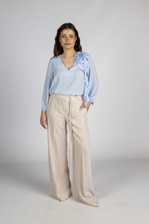 Tnica com flor tridimensional