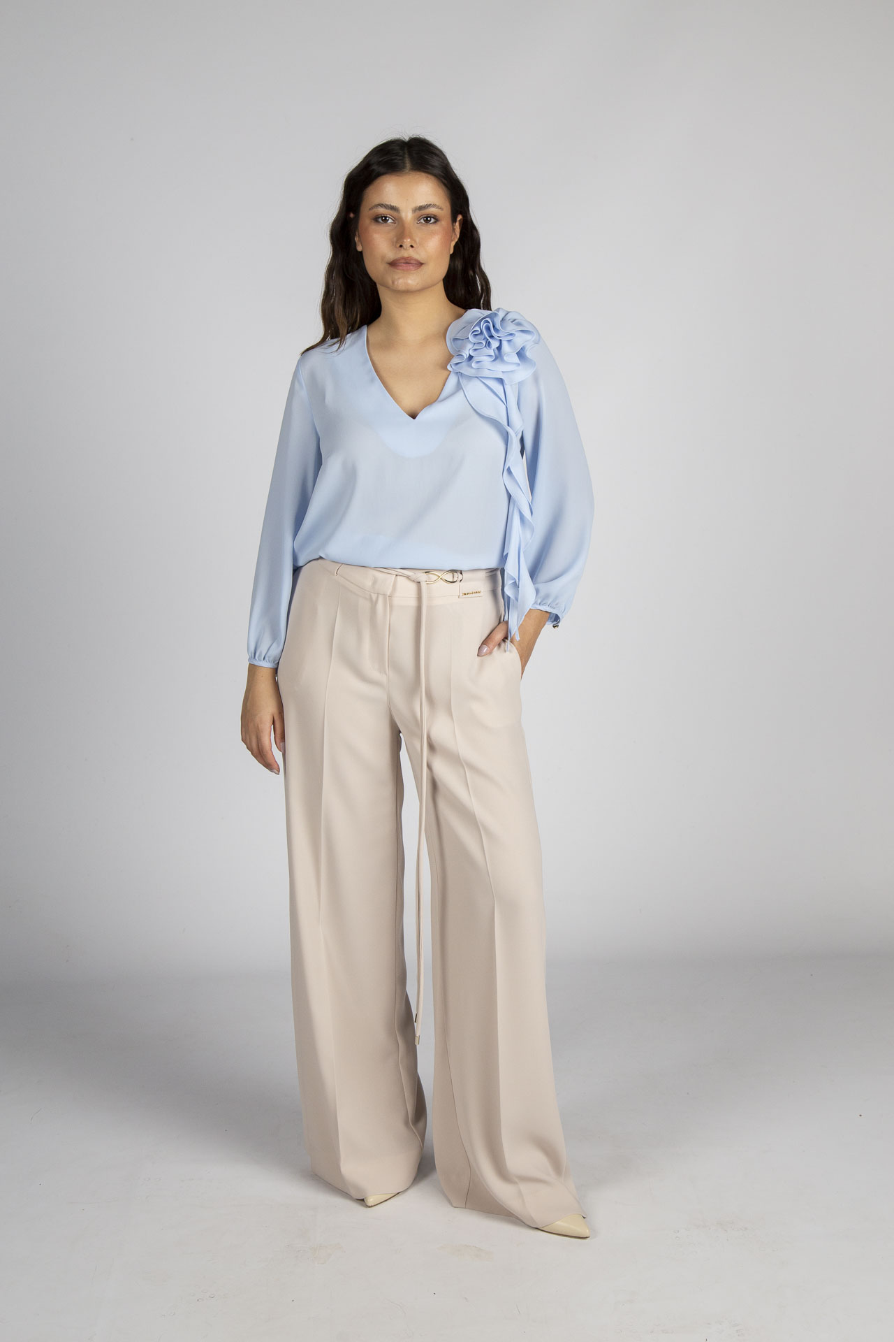 Túnica com flor tridimensional