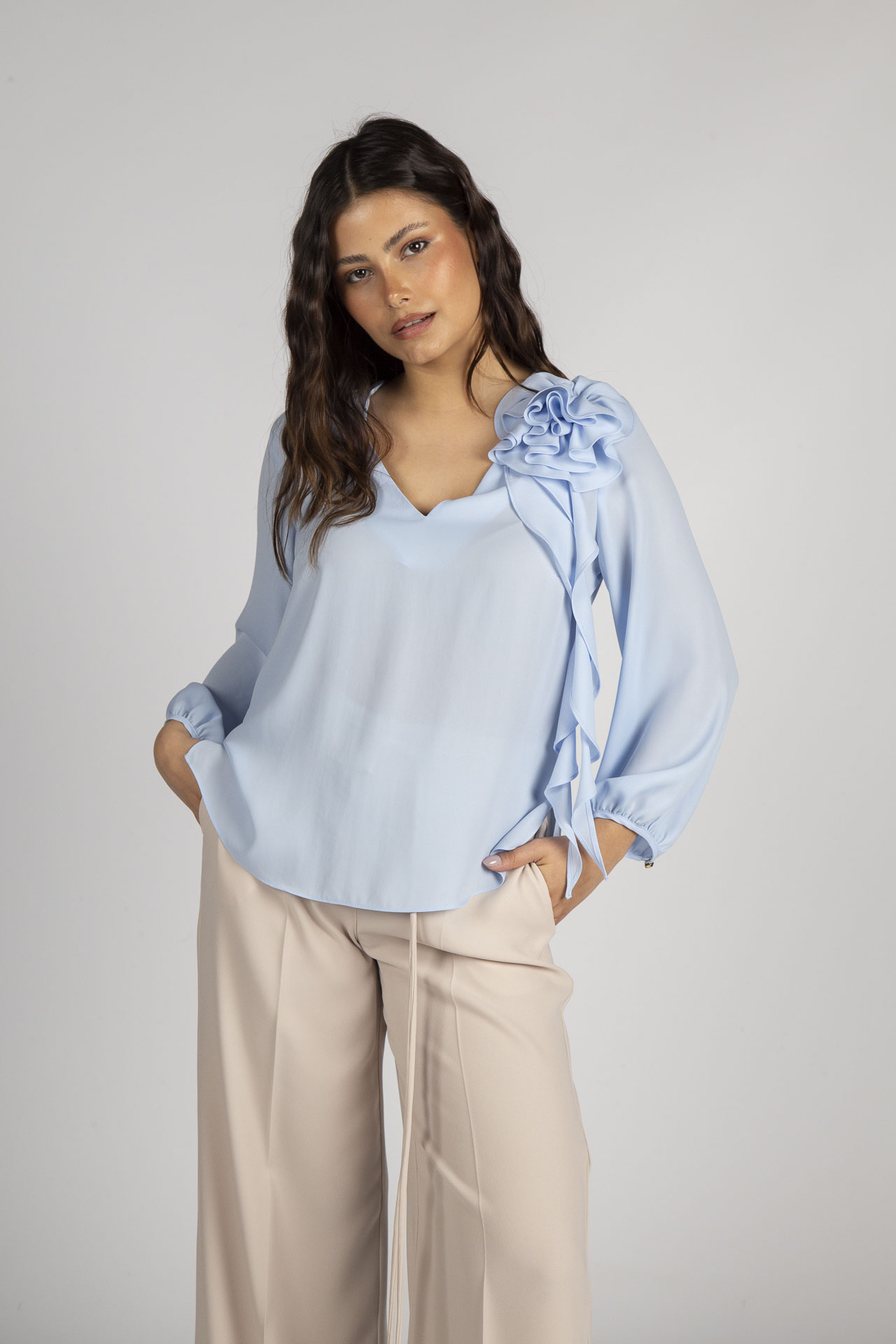 Túnica com flor tridimensional