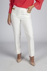 Pantalones con cadena dorada