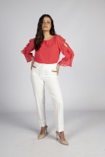 Pantalones con cadena dorada
