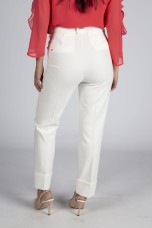 Pantalones con cadena dorada