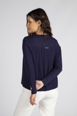 Knitted jacket with hook fastening