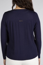 Knitted jacket with hook fastening