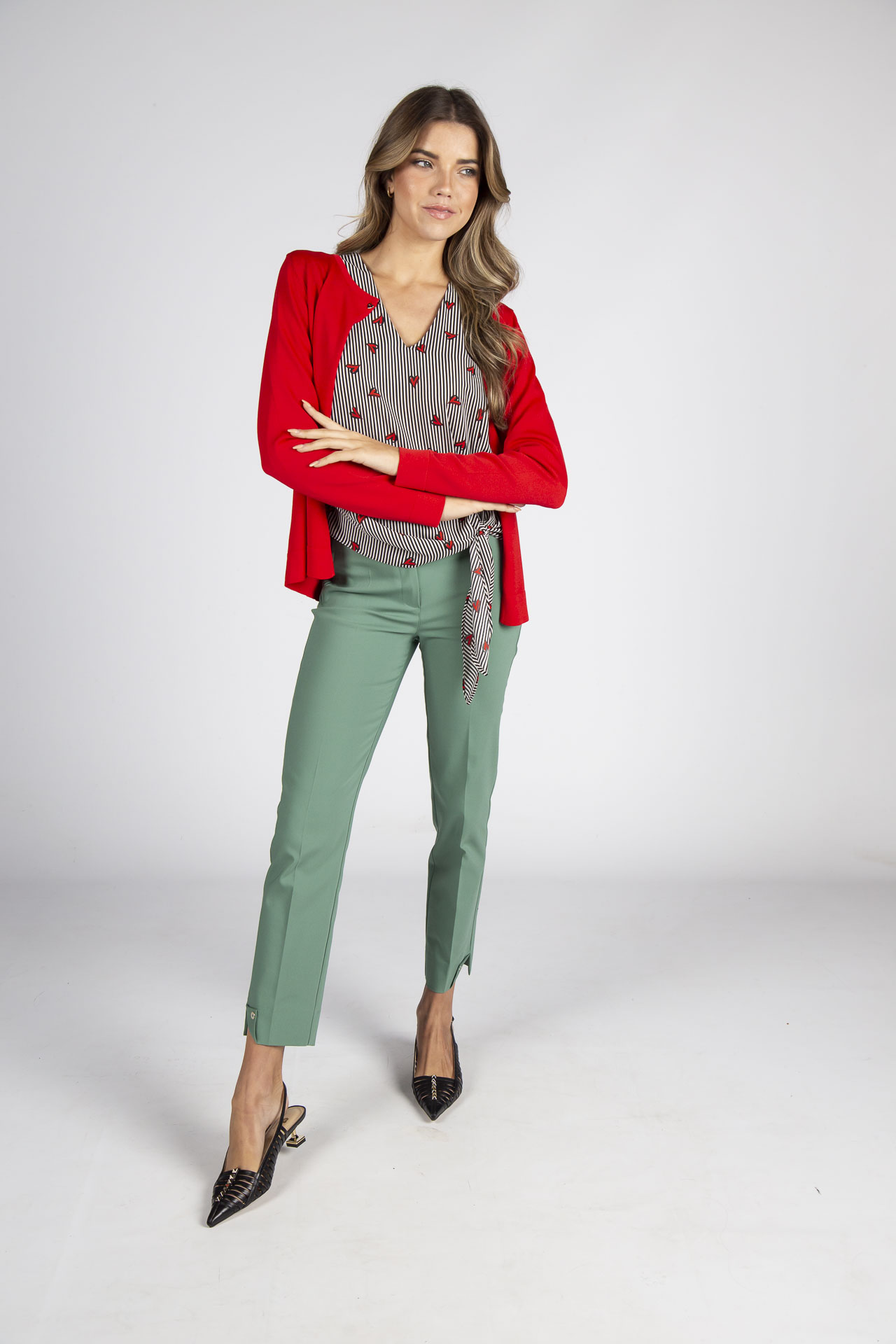 Knitted jacket with hook fastening