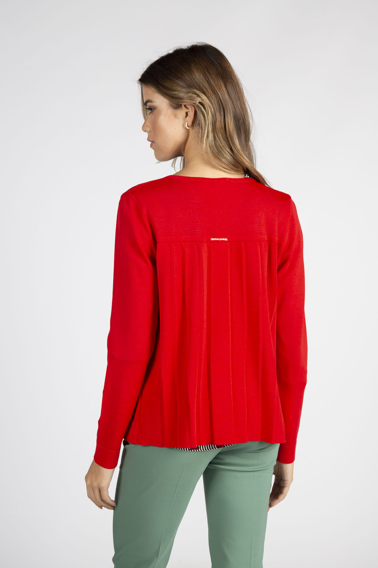 Knitted jacket with hook fastening