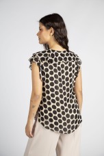 Short-sleeved blouse with ruffles