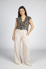 Short-sleeved blouse with ruffles