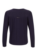 Knitted jacket with hook fastening