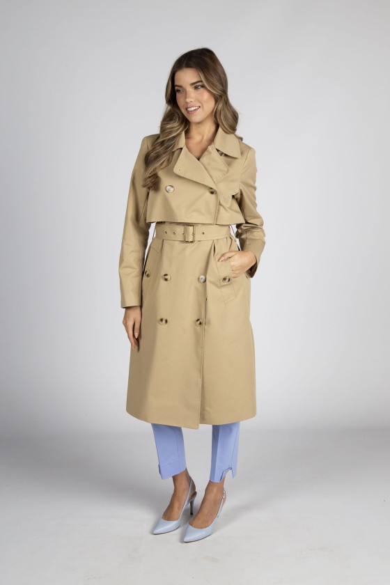 Long-sleeved trench coat with a classic cut
