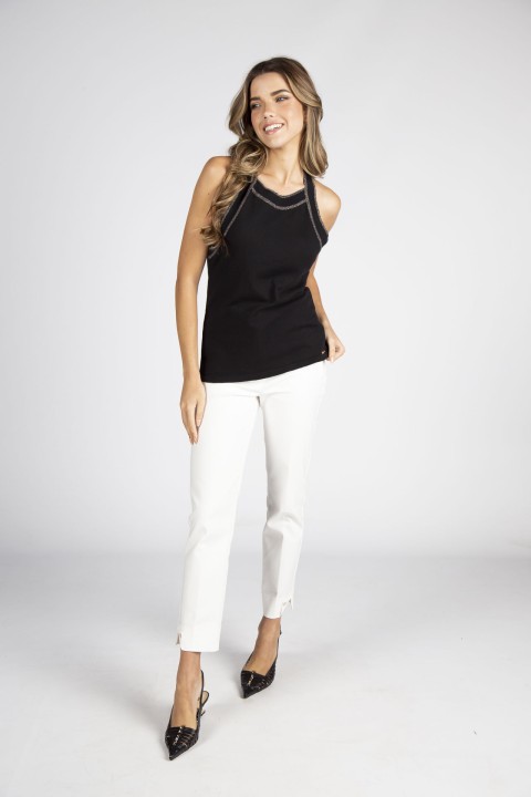 Top com detalhes contrastantes Top com detalhes contrastantes