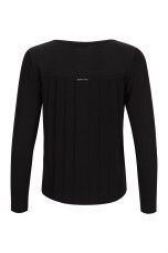 Knitted jacket with hook fastening