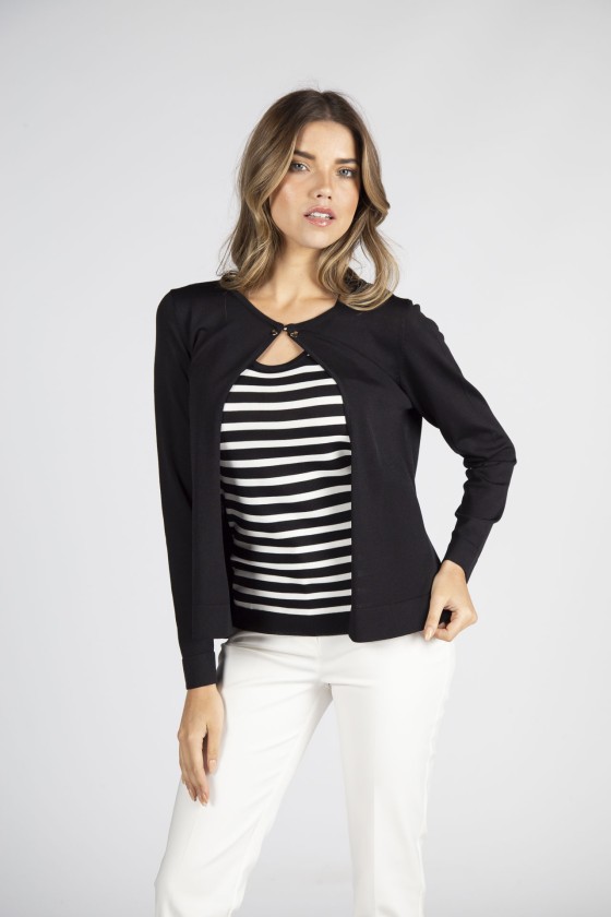 Knitted jacket with hook fastening