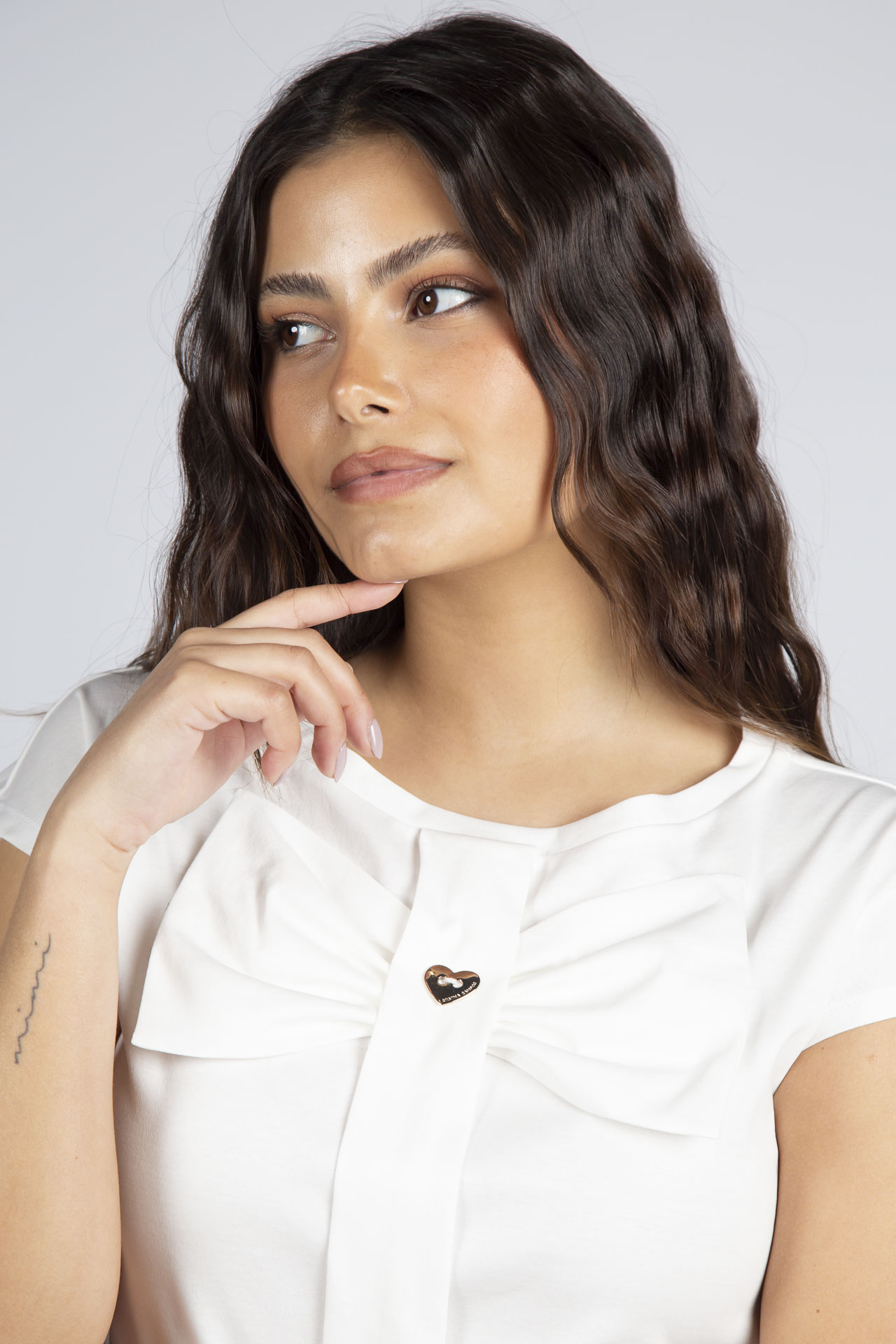 Camiseta en algodón com lazo