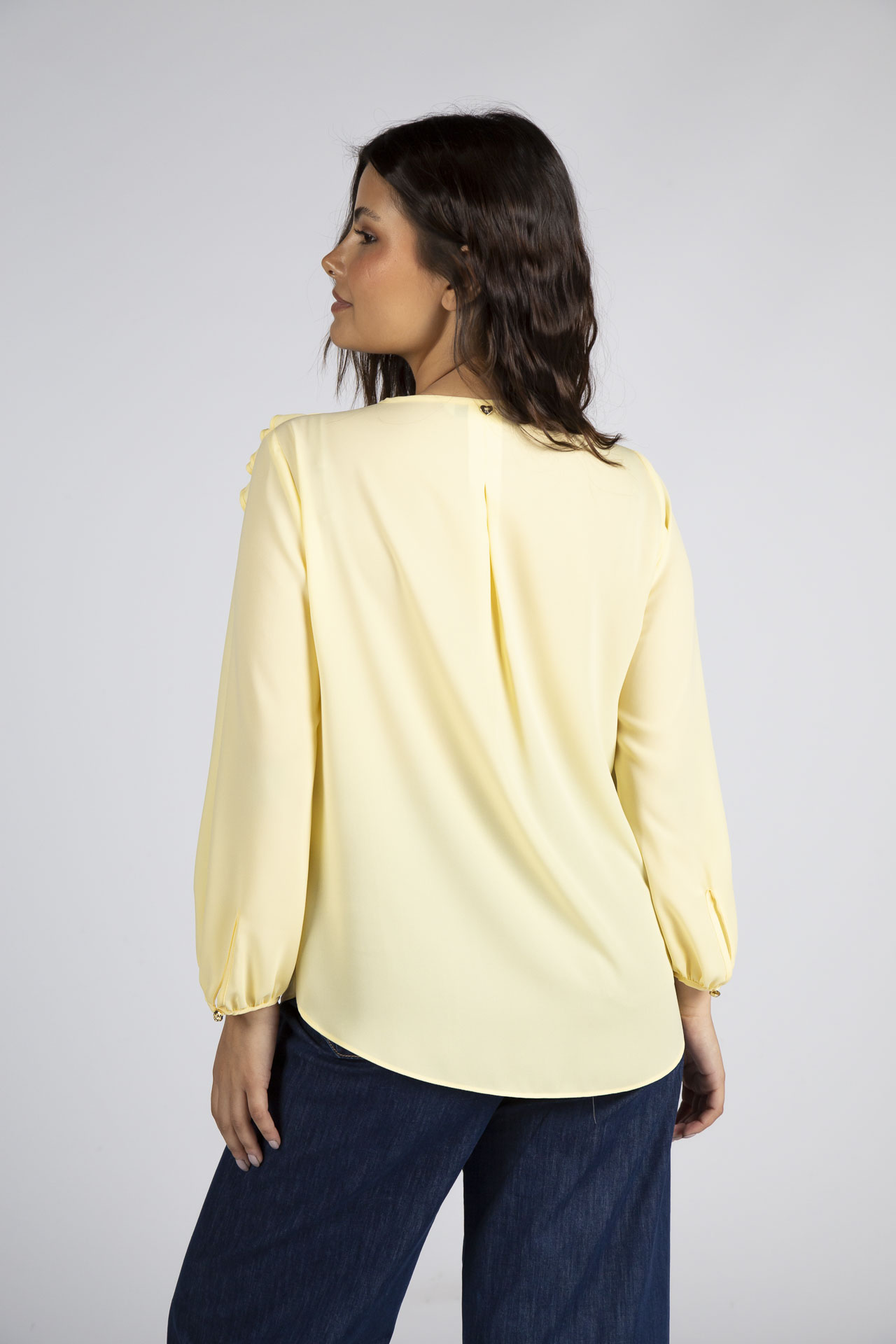 Túnica con flor tridimensional