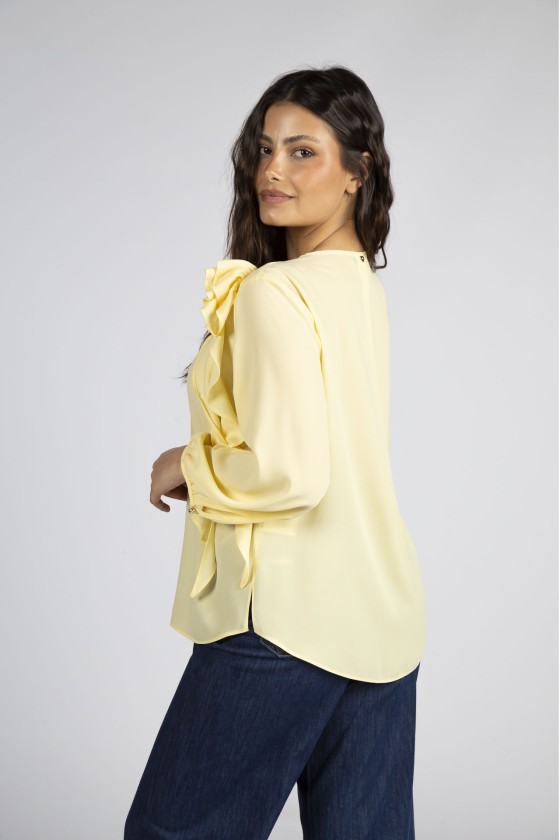 Tnica con flor tridimensional 