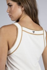 Top com detalhes contrastantes
