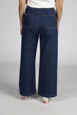 Wide-leg jeans