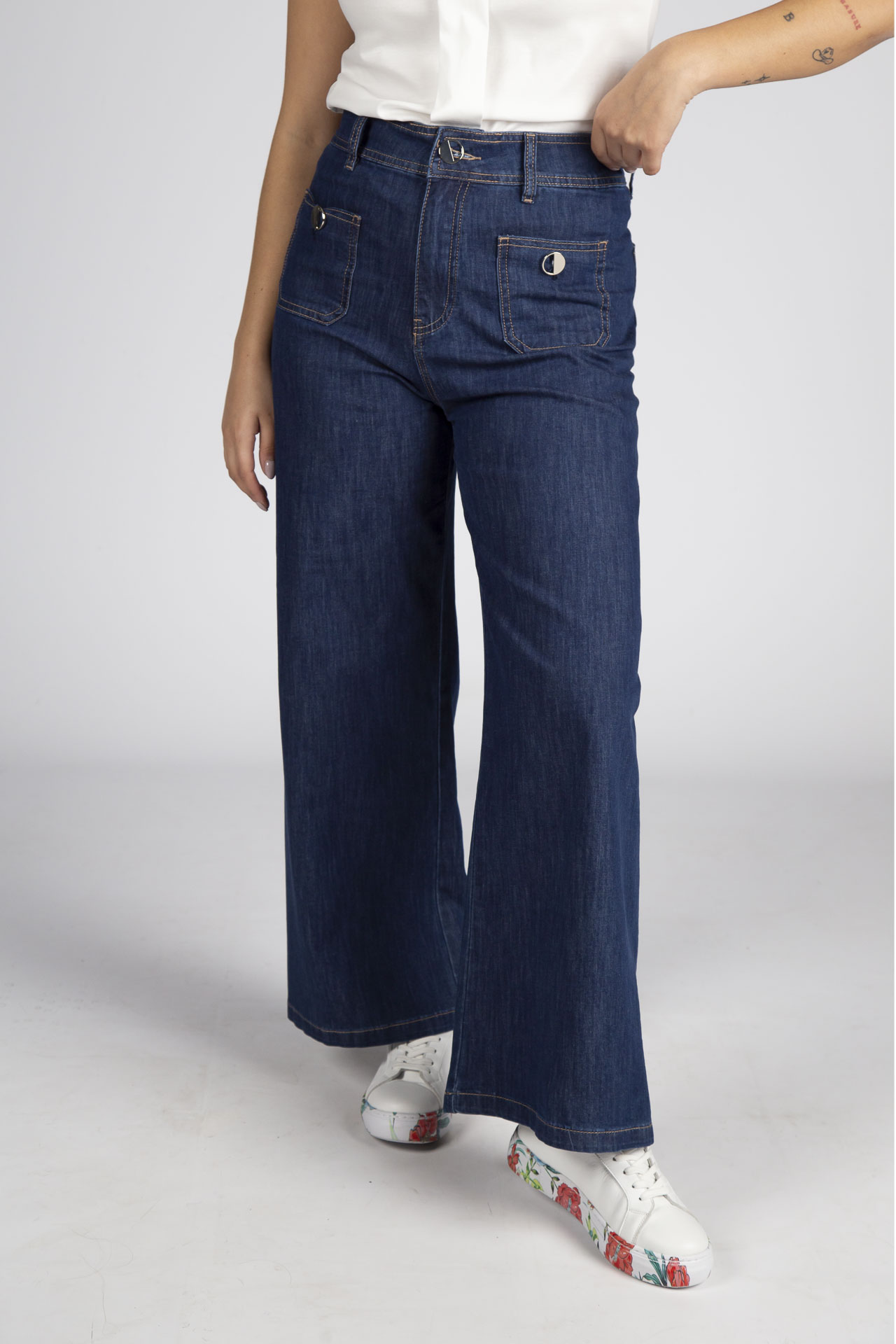 Wide-leg jeans