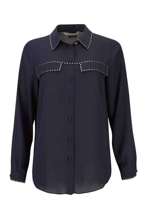 Blusa com tachas douradas