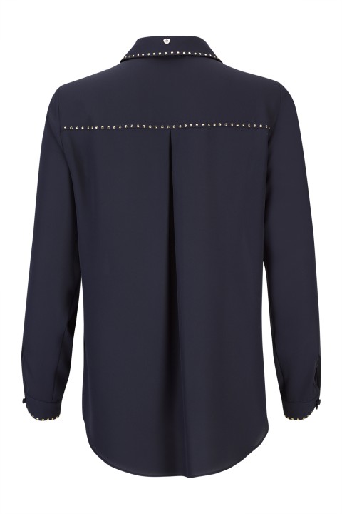 Blusa con tachuelas doradas