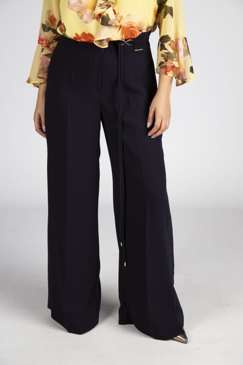 Calas pantalonas com detalhes