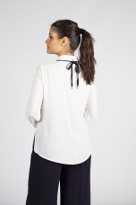 Shirt with lined buttons 