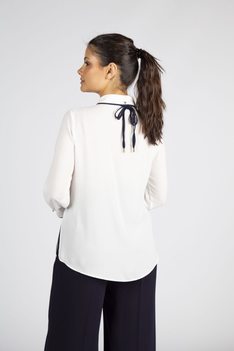Blusa com botes forrados