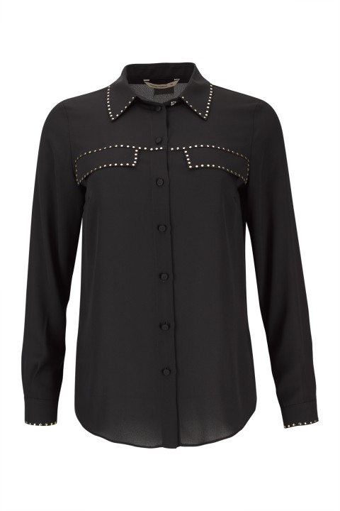 Blusa com tachas douradas