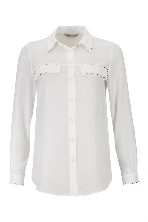 Blusa con tachuelas doradas