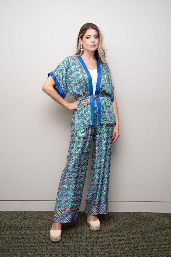 Casaco estilo kimono 