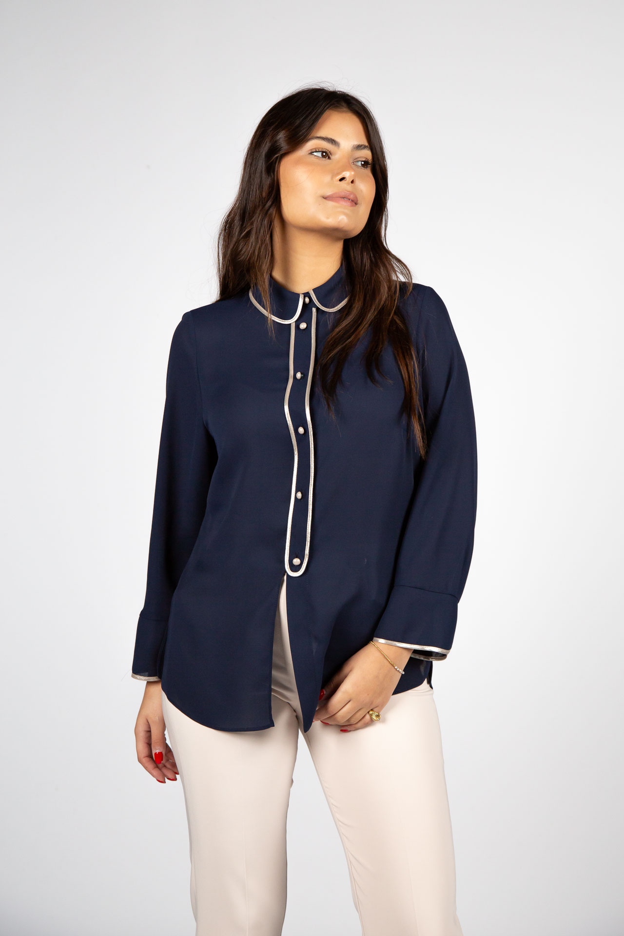 Blusa com botões forrados