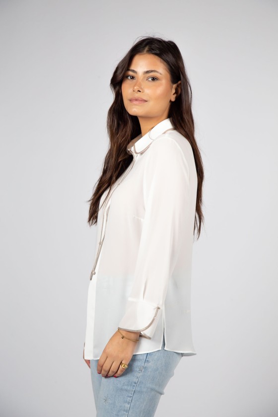 Blusa con botones forrados