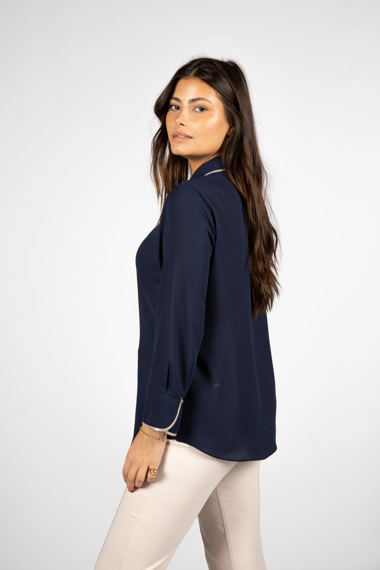 Blusa com botões forrados