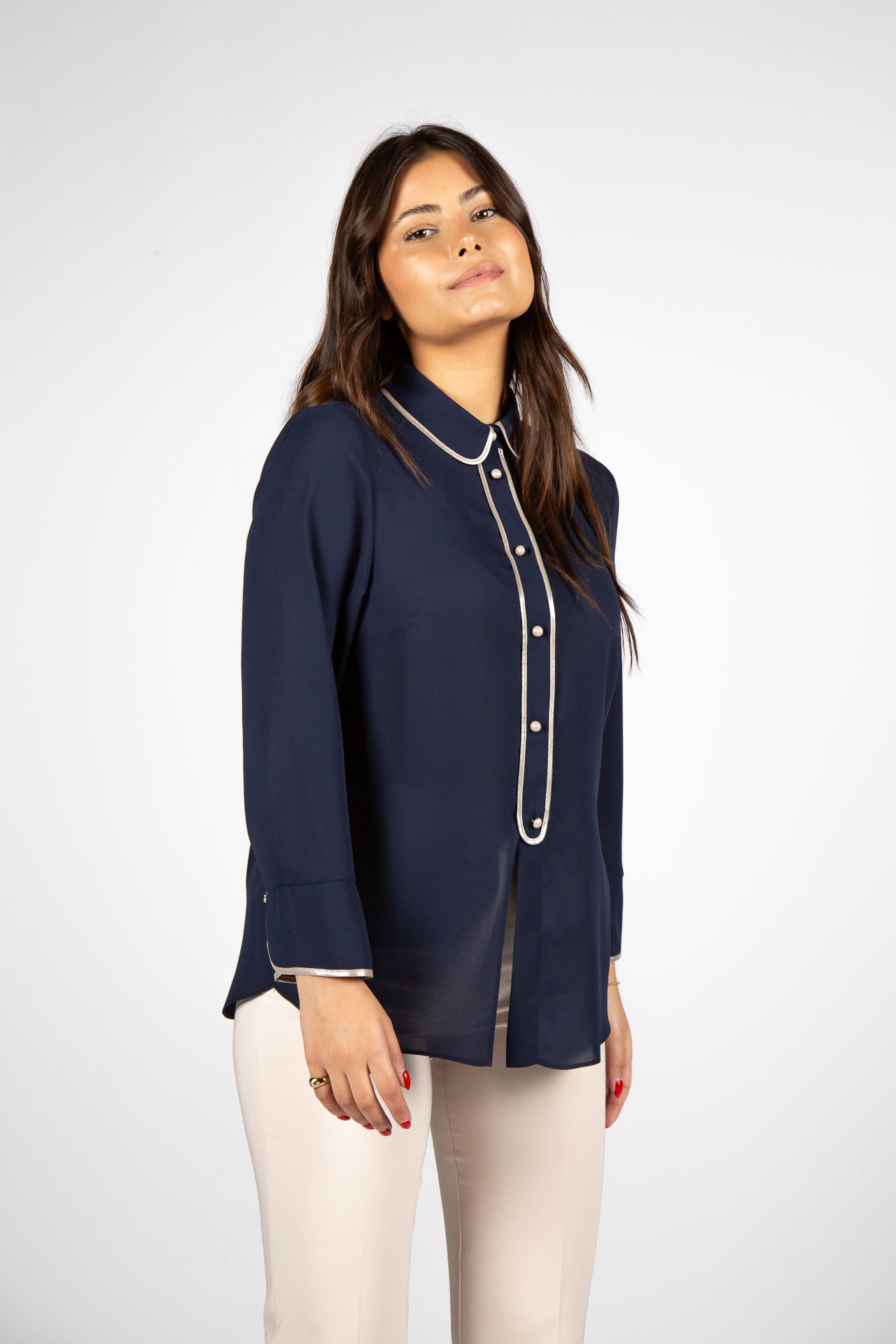 Blusa com botões forrados