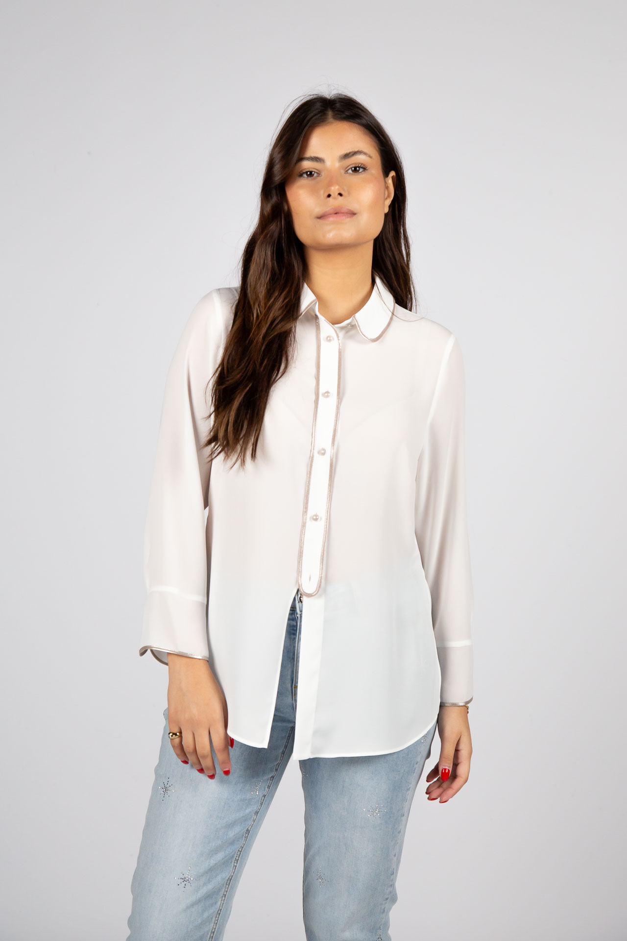 Blusa con botones forrados