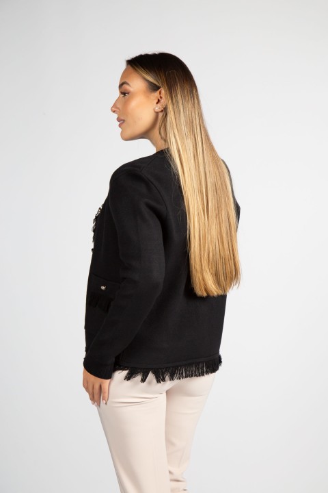 Knitted jacket with fringes