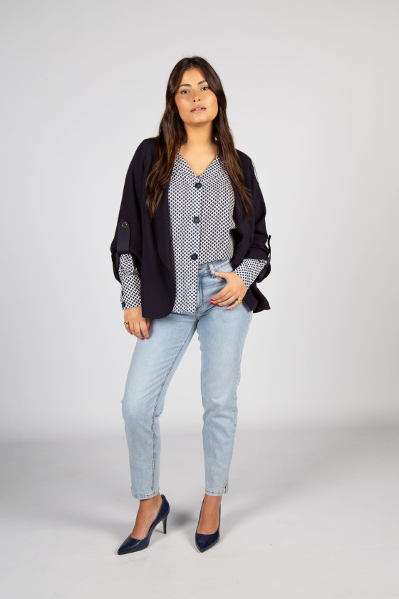 Blusa de mangas compridas e decote em v